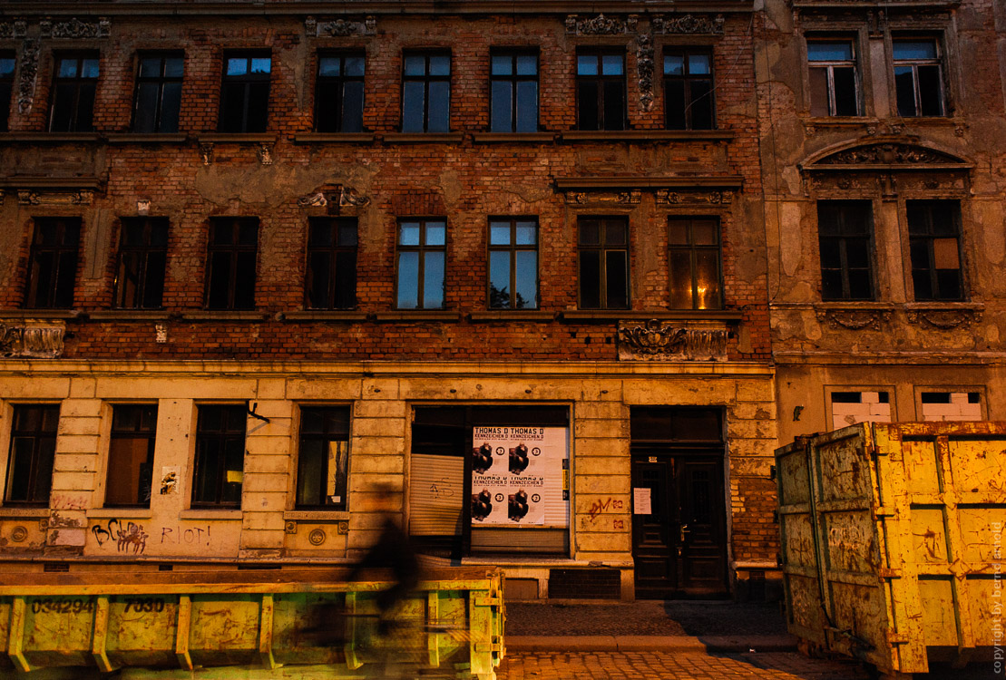 Black East - Leerstehendes Haus in Leipzig - Dokumentarfotografie zu Ostdeutschland