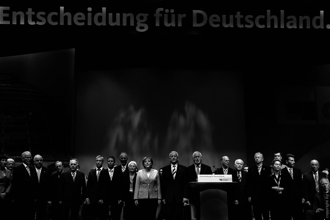 Angela Merkel singt Hymne auf Parteitag CDU 2005 - Wahlkampfrituale