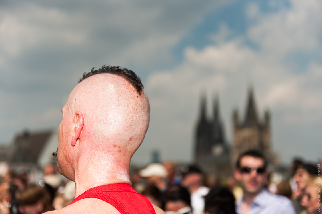 Irokesenschnitt und Punk auf der Cologne Pride am Christopher Street Day  - Fotografie