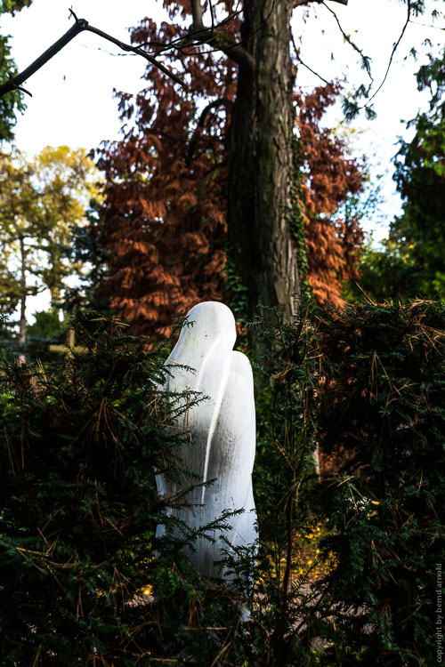 Skulptur auf Melatenfriedhof in Köln